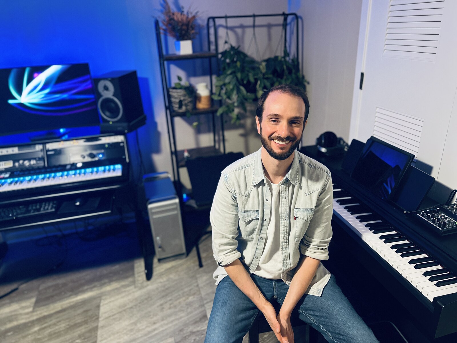 Jon in the Piano Player's Workshop music lab